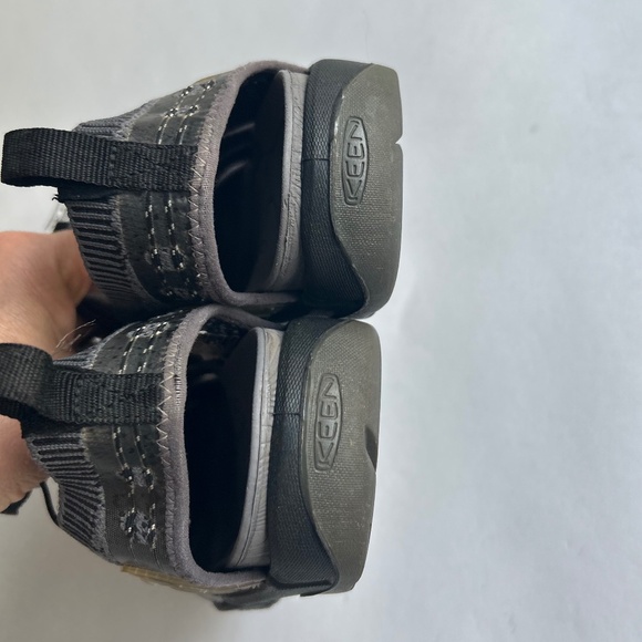 Keen Grey Black Textile Black Rubber Outsole Sneakers Sandals size 8. - Picture 11 of 14